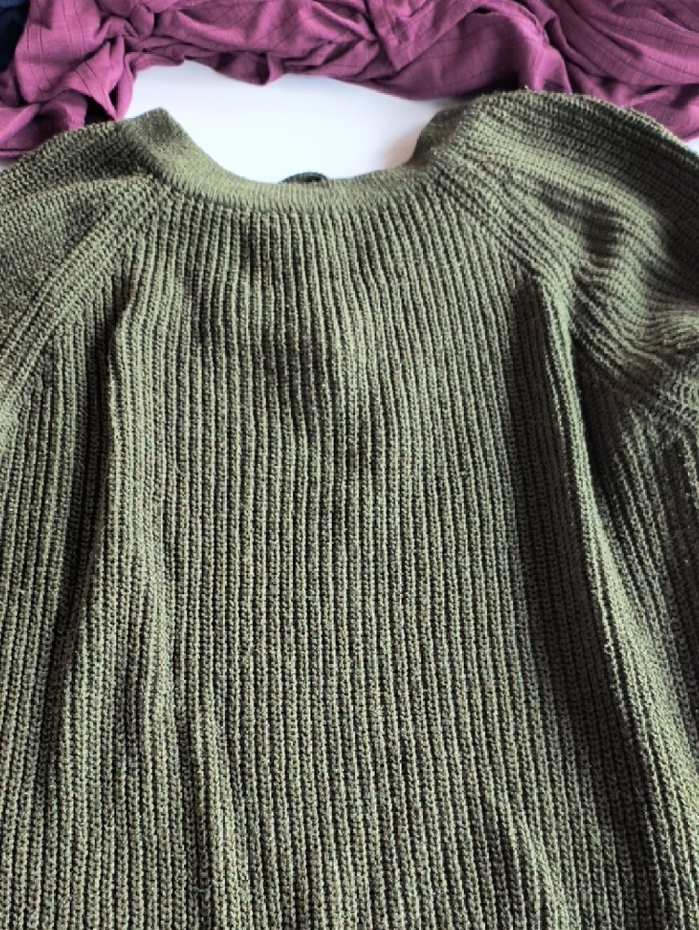 Green Sweater - Picture 5 of 5